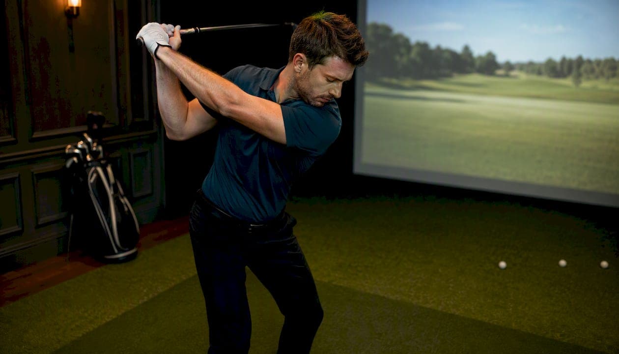 Simulator Practice Tools for Competitive Golfers: Data-First Guide